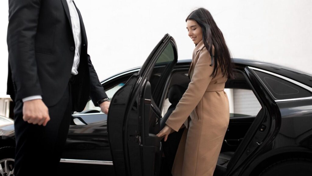 A man providing the car services in Dubai to the woman