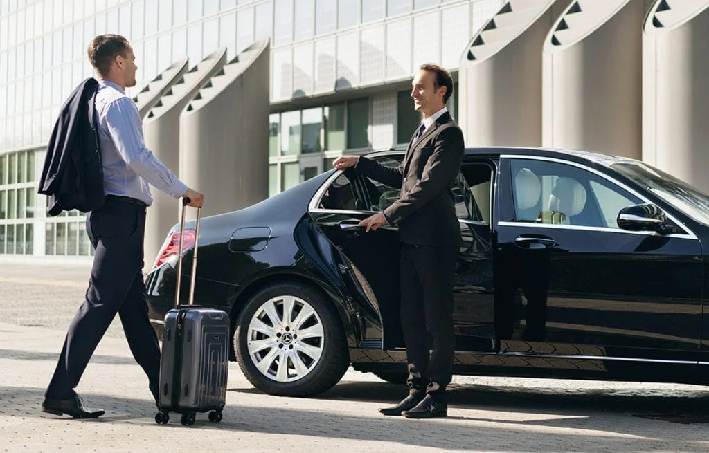 Premium chauffeur services in Dubai for luxury travel and comfort