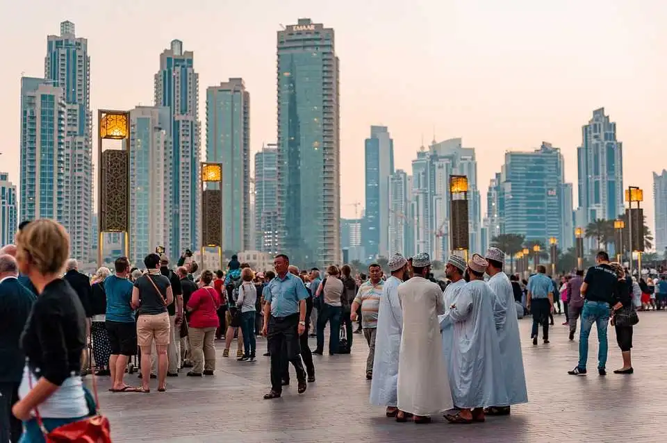 10 Travel Tips for Dubai Tourists visiting Dubai’s famous buildings and landmarks.