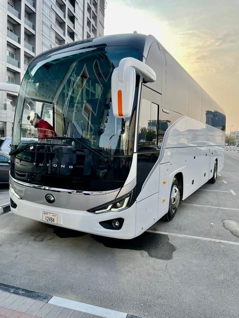 Are you planning a Stress-free group trip anytime soon in Dubai? The issue of transportation comes up a lot. At the common express transport, a big number of passengers were coming, each of them very stressed and over-budget. Now, visualize a smooth, systematic trip that is both cheap and quiet. This is exactly where charter bus rental appears and Luxury coach rental.
