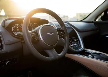 Aston Martin DBX (1)