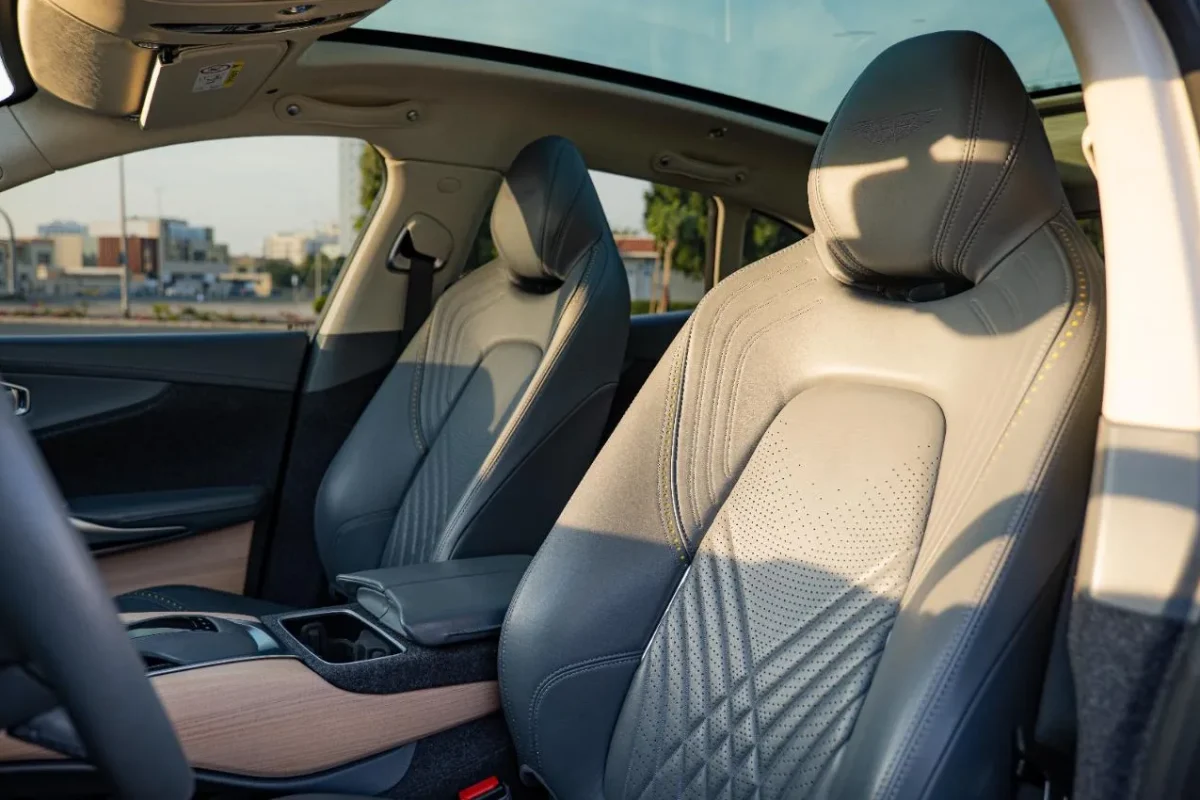 Aston Martin DBX (5)