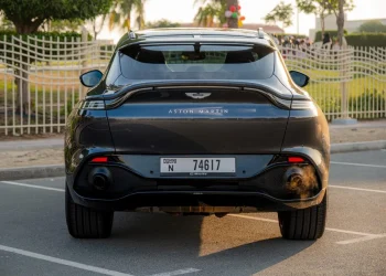 Aston Martin DBX (6)