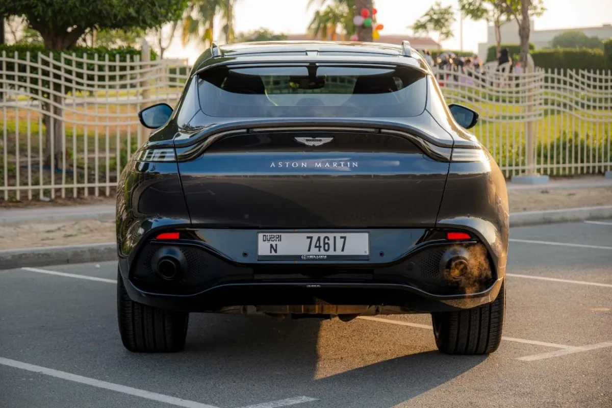 Aston Martin DBX (6)