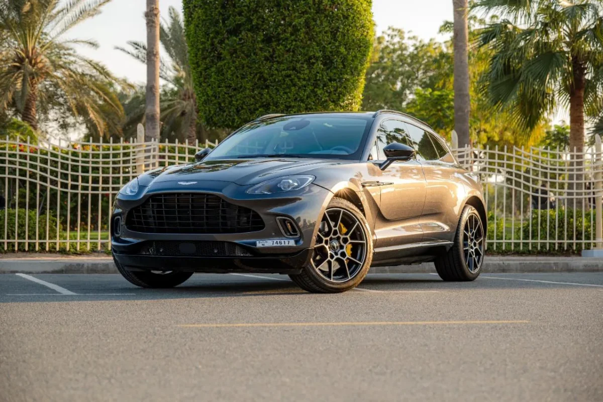 Aston Martin DBX (7)